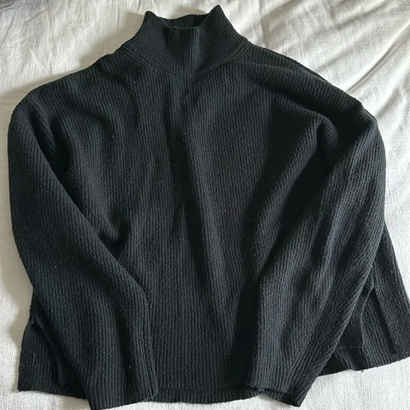 Abercrombie Wedge Turtleneck Sweater - Picture 2 of 2